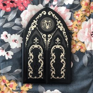 KAT VON D Saint & Sinner Palette.